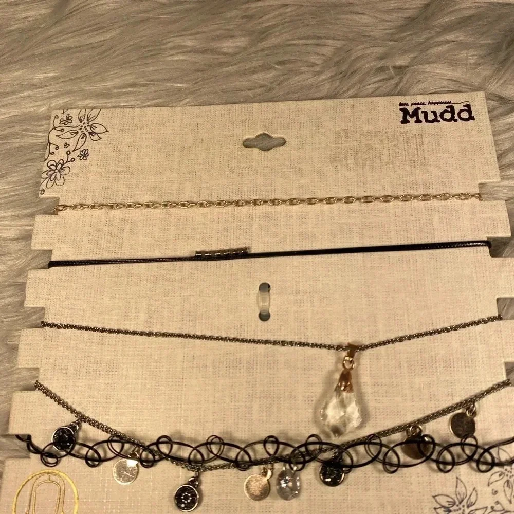 🆕 Mudd Gold, Silver & Black Five Choker Set